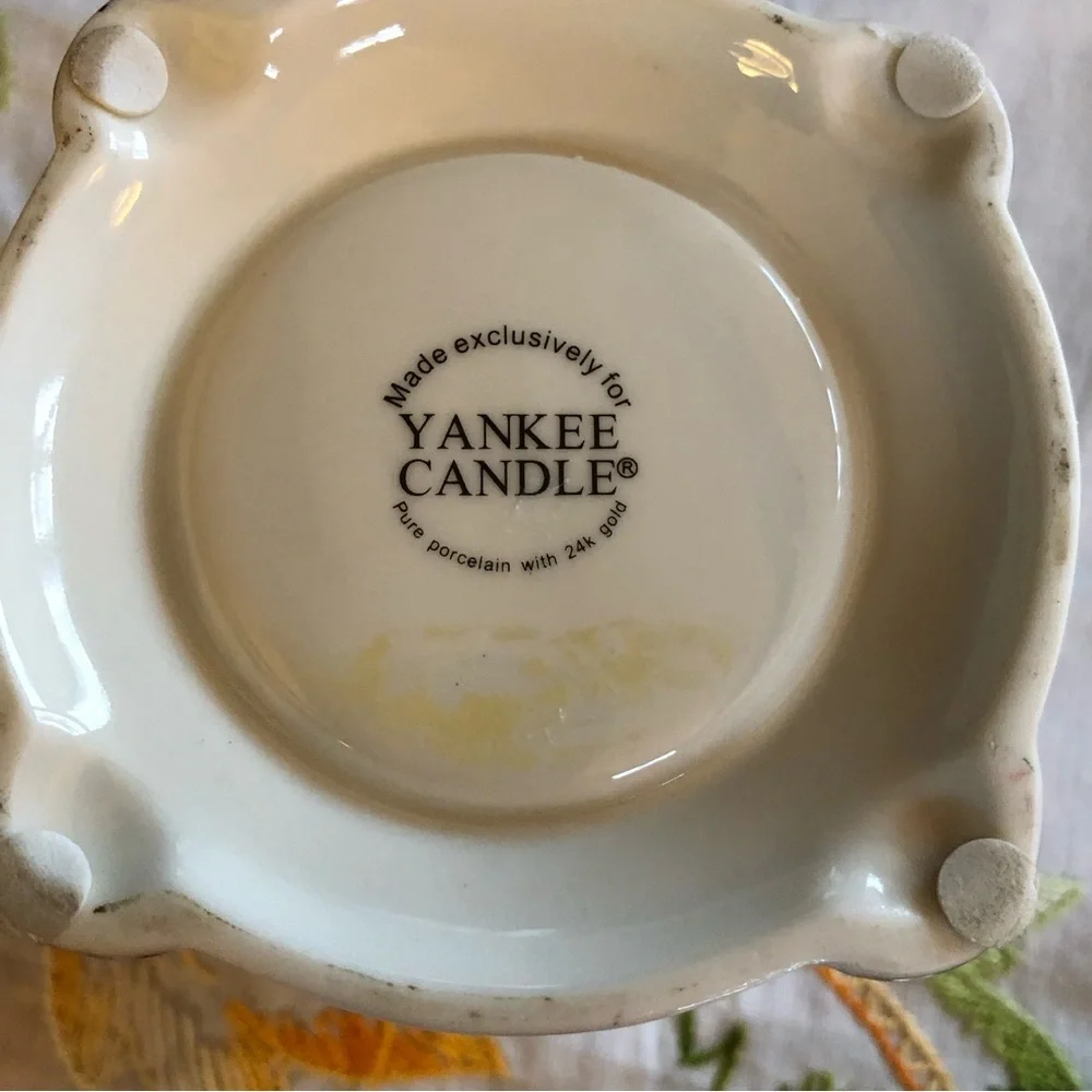 Yankee Candle Porcelain with 24 carat Gold Painted Trim Tart Warmer
